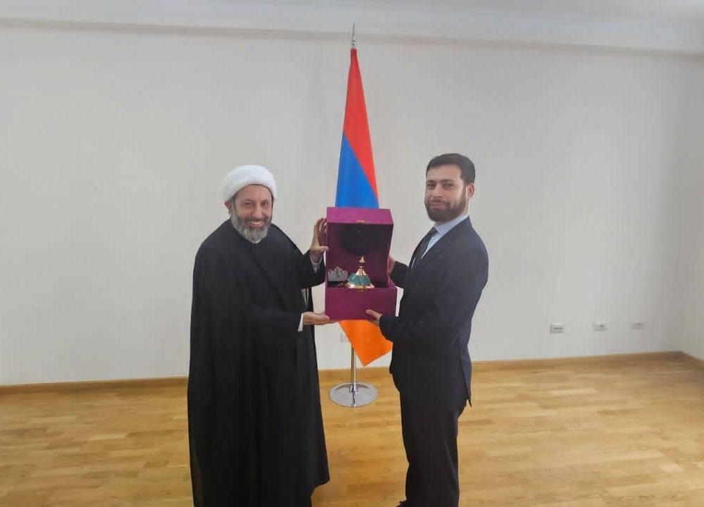 رئیس سازمان فرهنگ و ارتباطات اسلامی و معاون وزیر خارجه ارمنستان دیدار و درباره گسترش دیپلماسی فرهنگی میان دو کشور به گفت وگو پرداختند