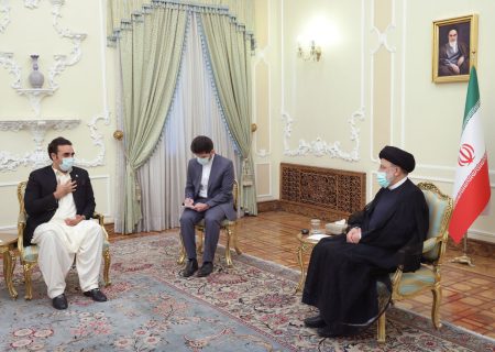 رئیسی:‌ تقویت روابط تهران – اسلام آباد باعث ارتقای رونق اقتصادی و امنیت می‌شود