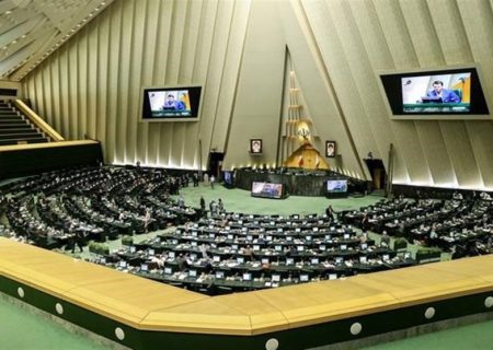 مجلس به دوفوریت لایحه متناسب‌سازی حقوق کارکنان دولت و بازنشستگان کشوری و لشکری رای موافق داد