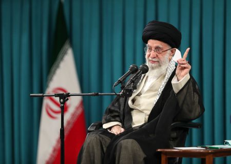 رهبر انقلاب: نخبگان دانشگاهی موجب آبروی ایران شدند/نباید بگذاریم نخبگان مایوس شوند