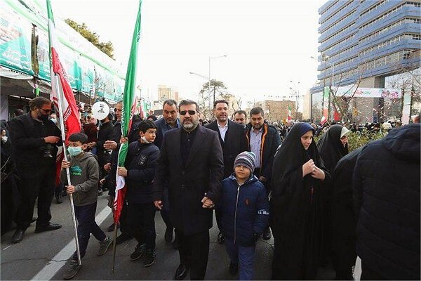وزیر ارشاد در راهپیمایی : مردم انقلاب اسلامی را متعلق به خود می‌دانند