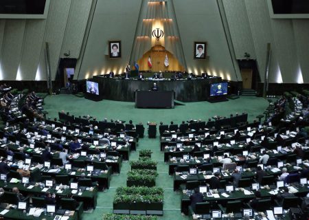 با حمایت از هیات رئیسه جدید اتاق ایران، از هرگونه حاشیه‌سازی جلوگیری کنید