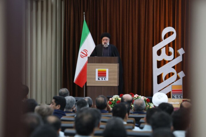 رییس جمهور: اراده ملت ایران در جهت اقتصاد مقاومتی شکست سنگینی برای دشمن بود